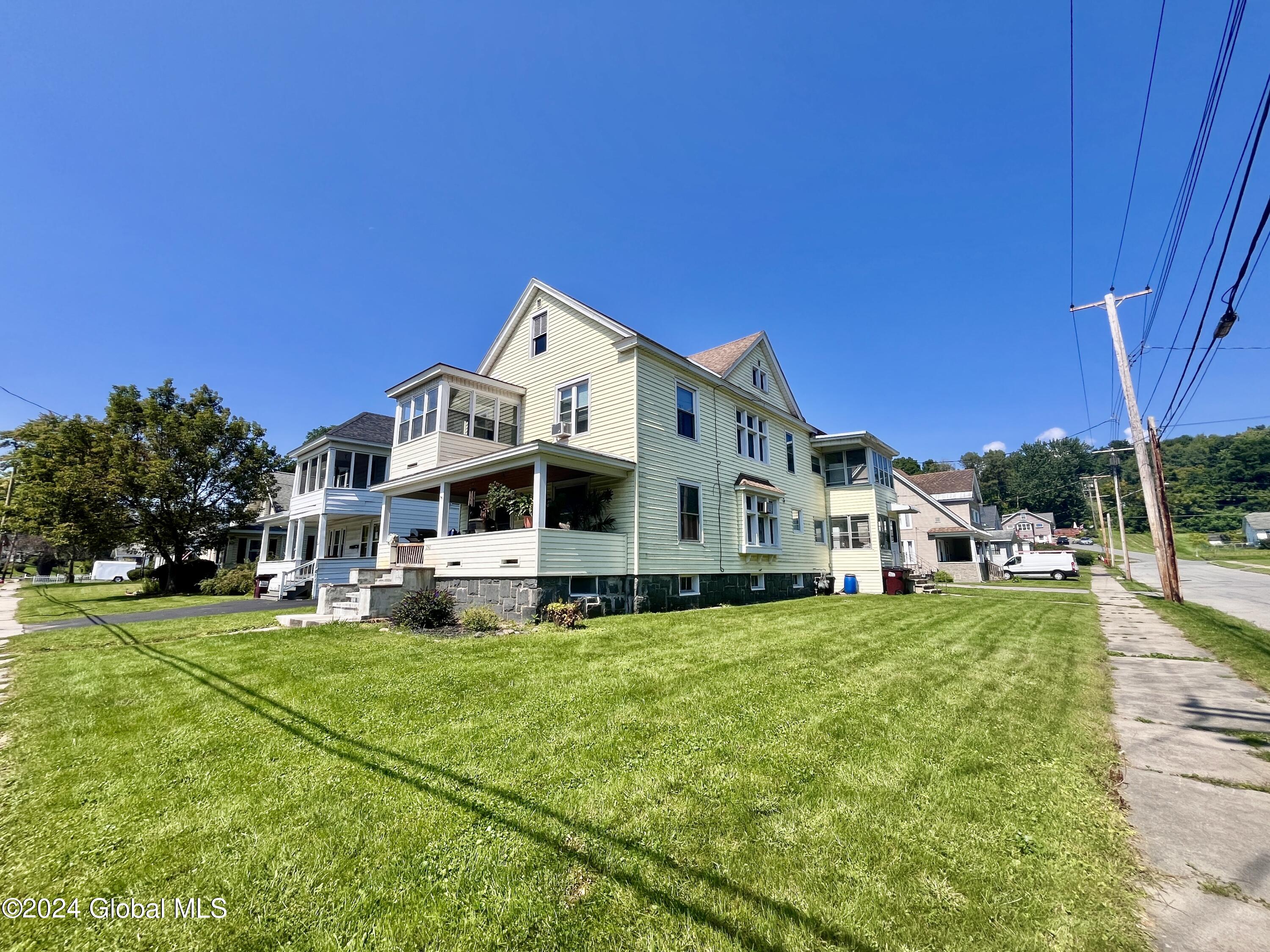 250 W Fulton Street