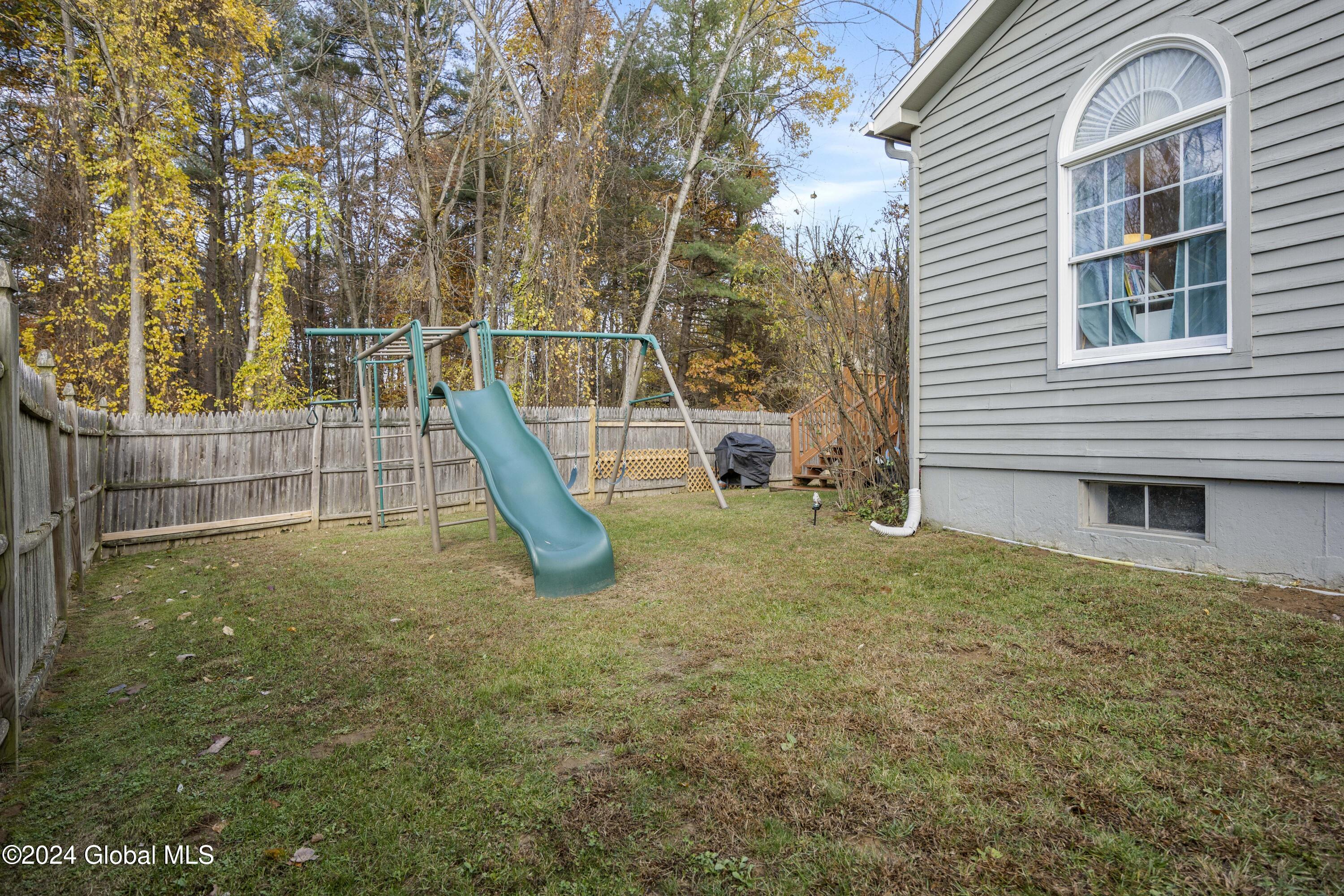 7092 Suzanne Lane