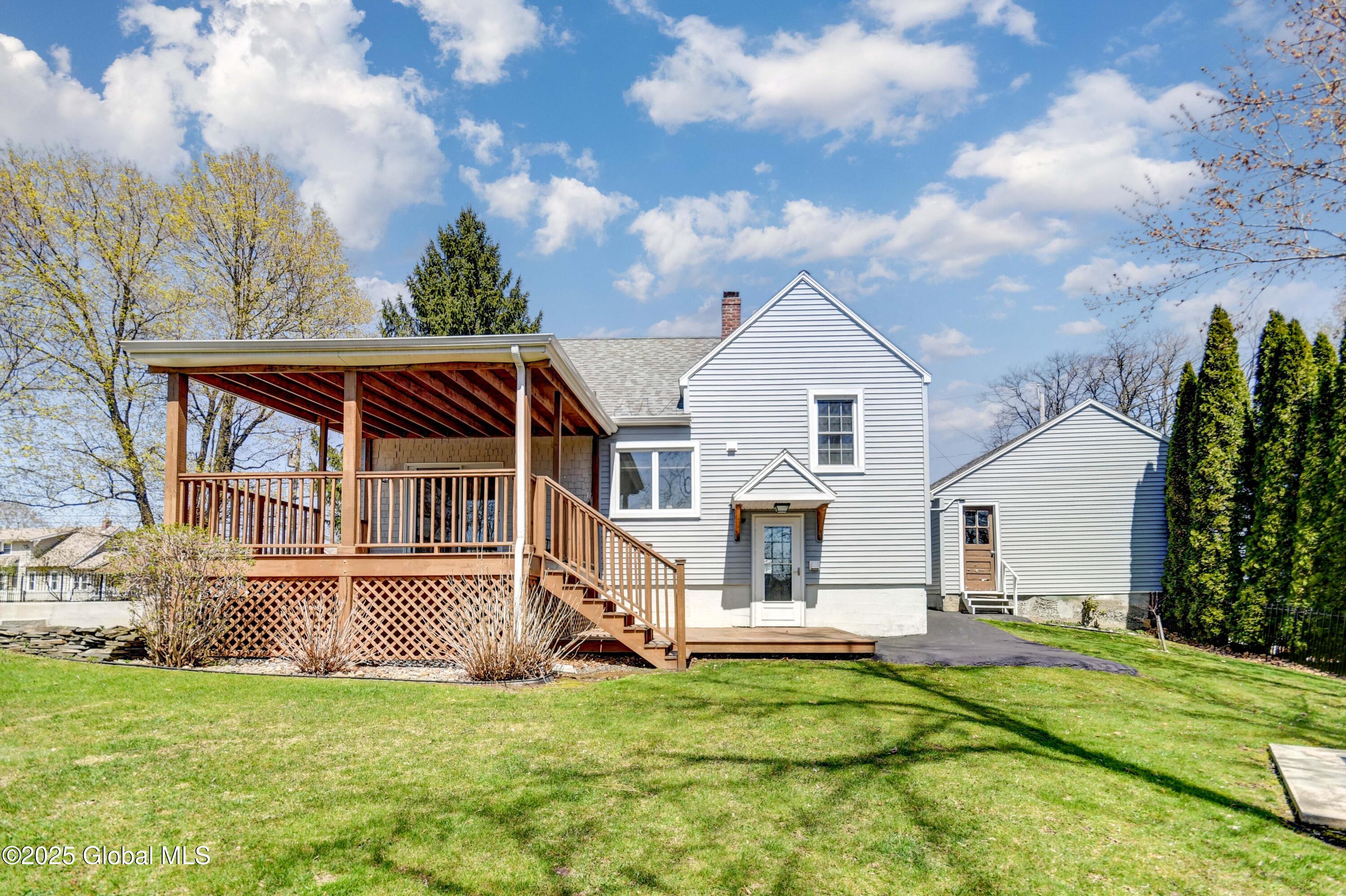 207 Frances Street