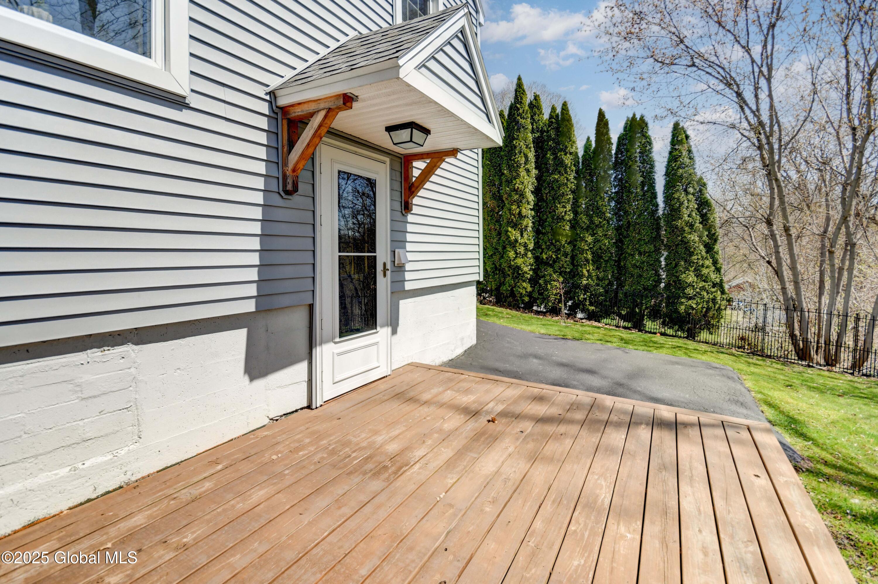 207 Frances Street