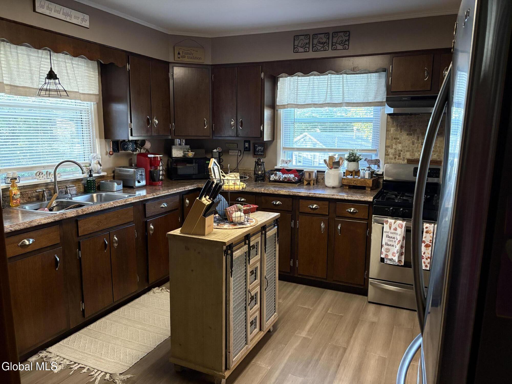 54 Ten Broeck Avenue