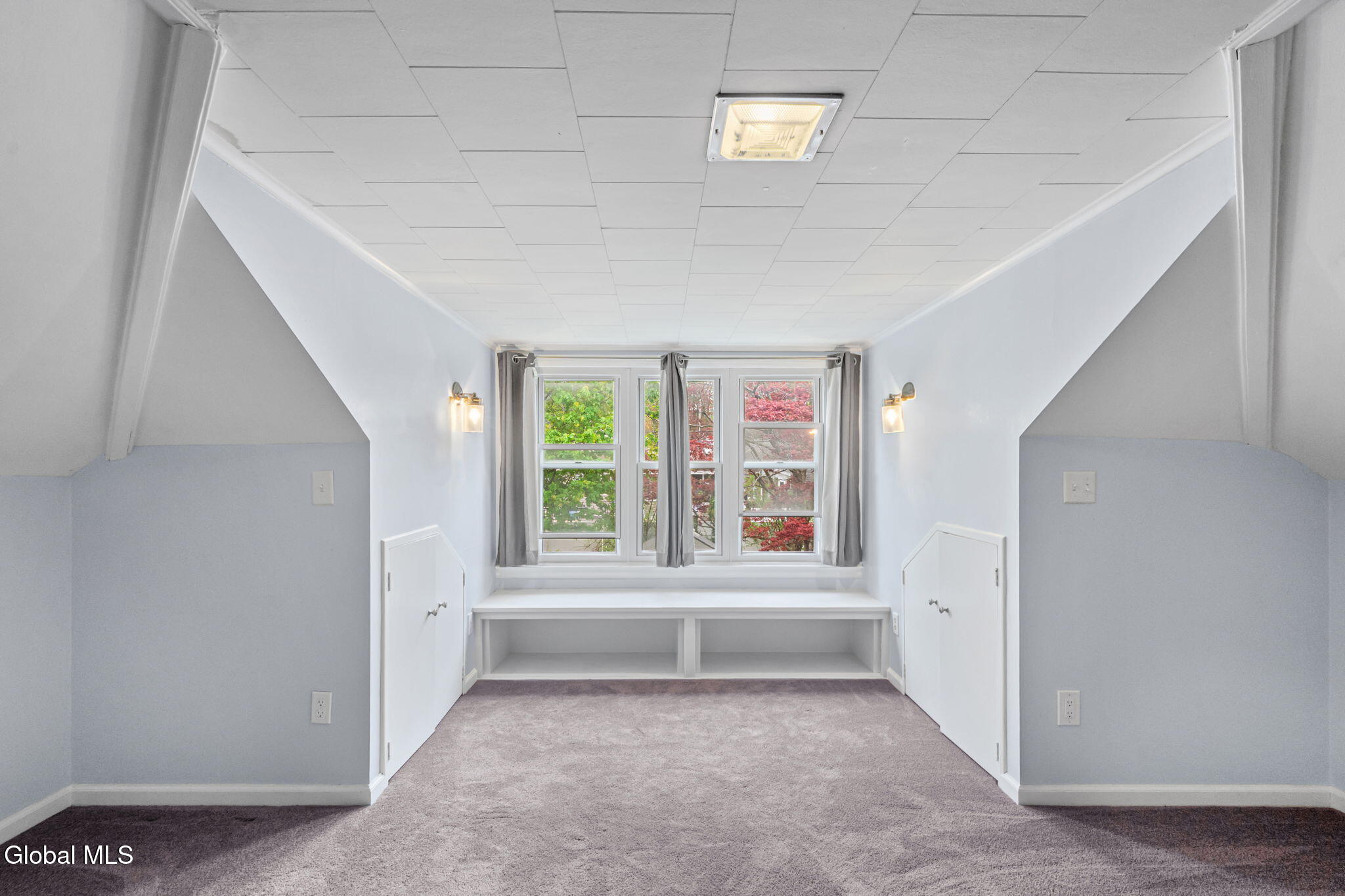 28 Center View Drive