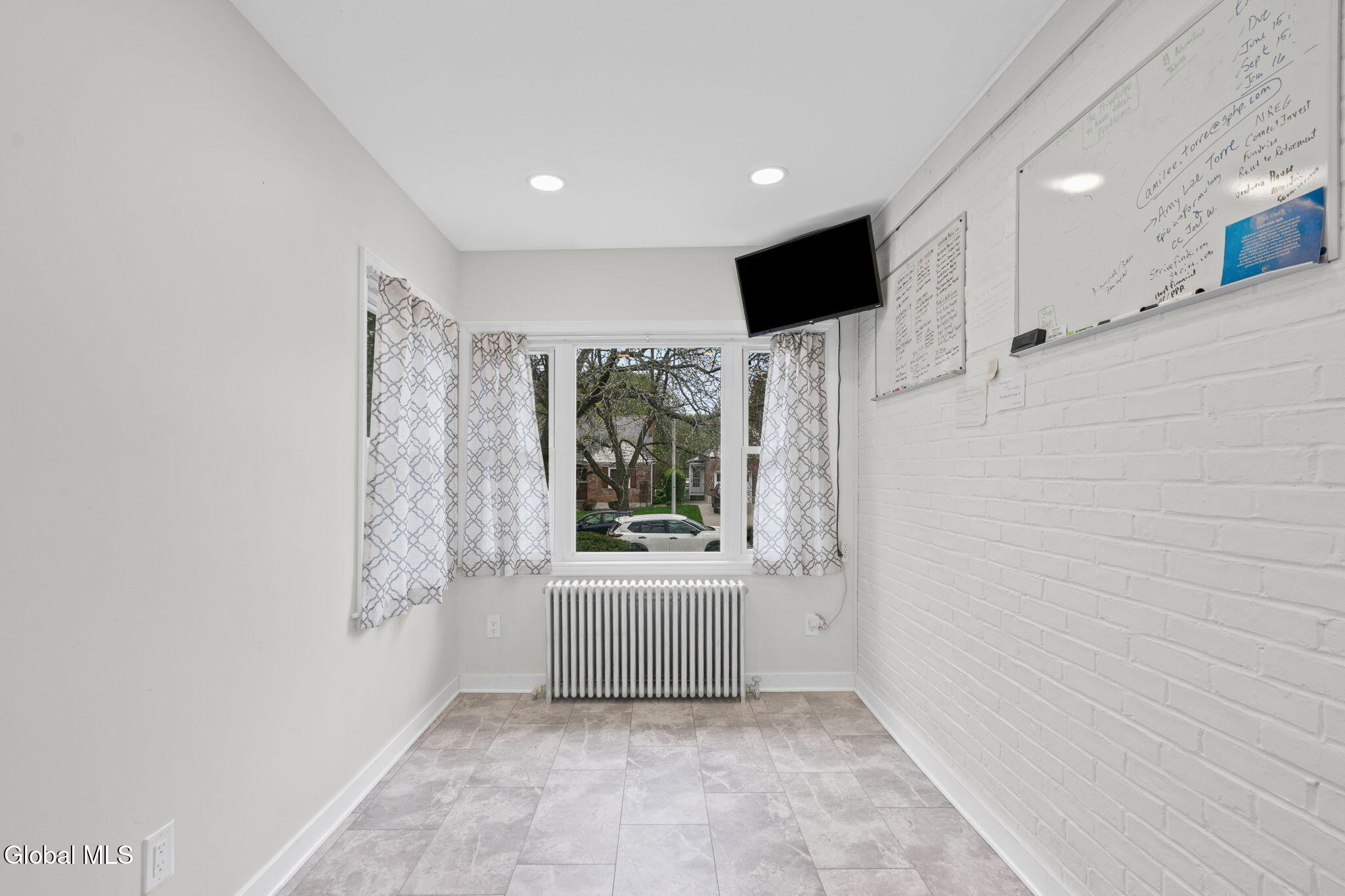 28 Center View Drive
