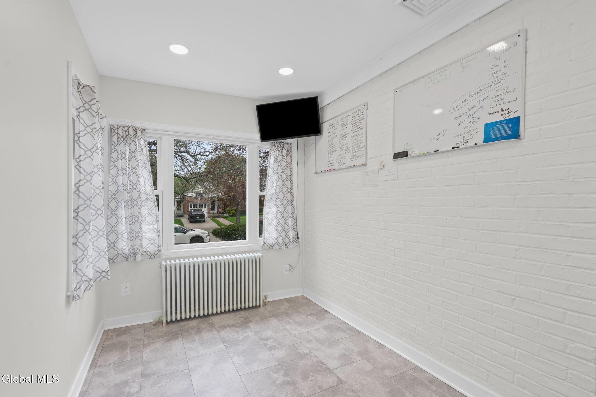 28 Center View Drive