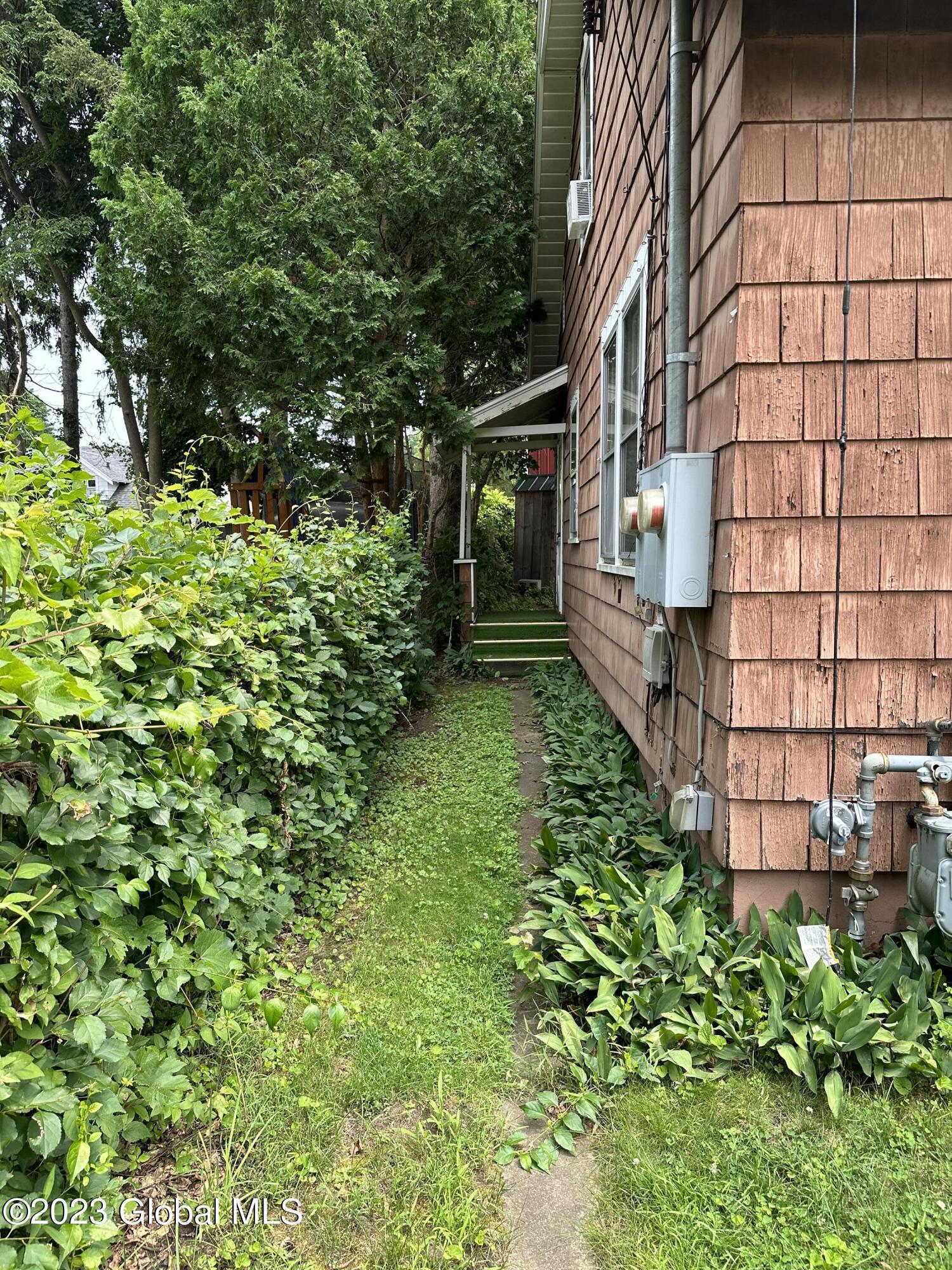 8 Maple Avenue