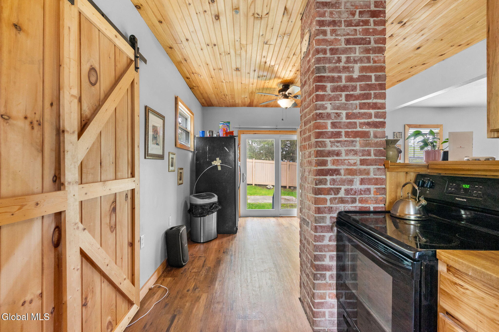 2 W 10th Avenue
