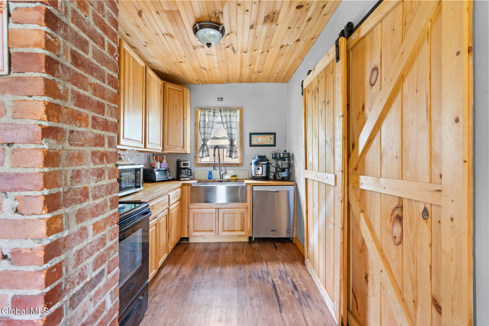 2 W 10th Avenue
