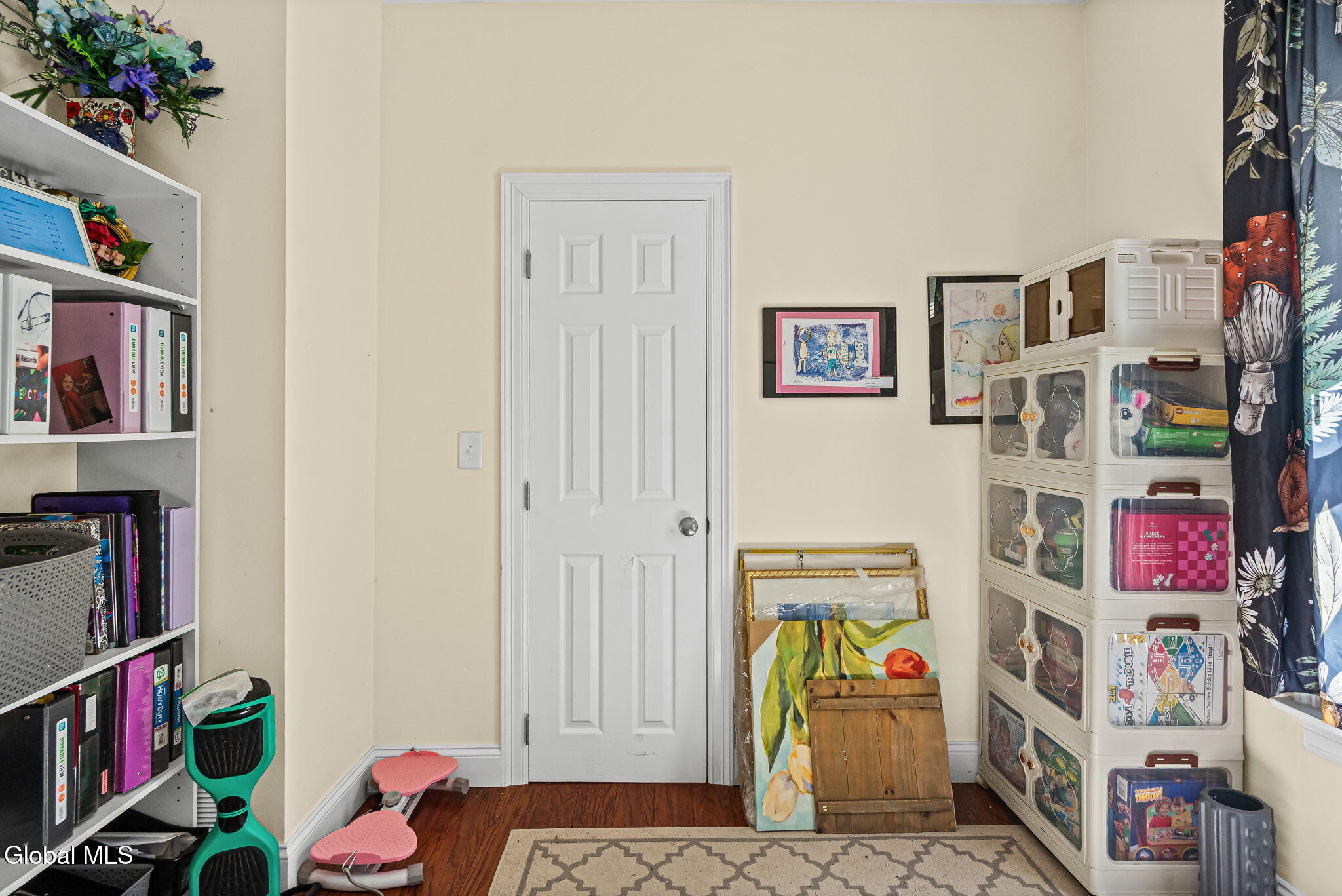 32 5th Street