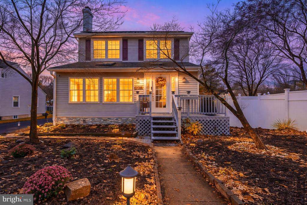 908 AMOSLAND ROAD