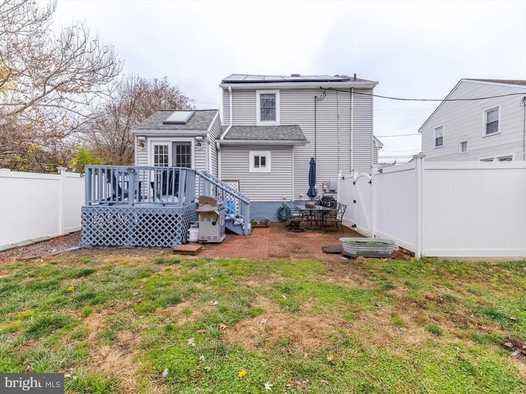 908 AMOSLAND ROAD