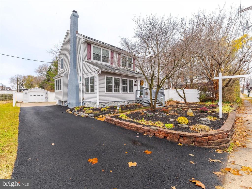 908 AMOSLAND ROAD
