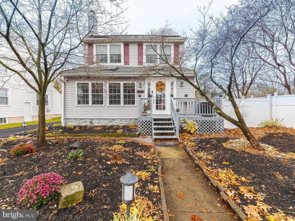 908 AMOSLAND ROAD