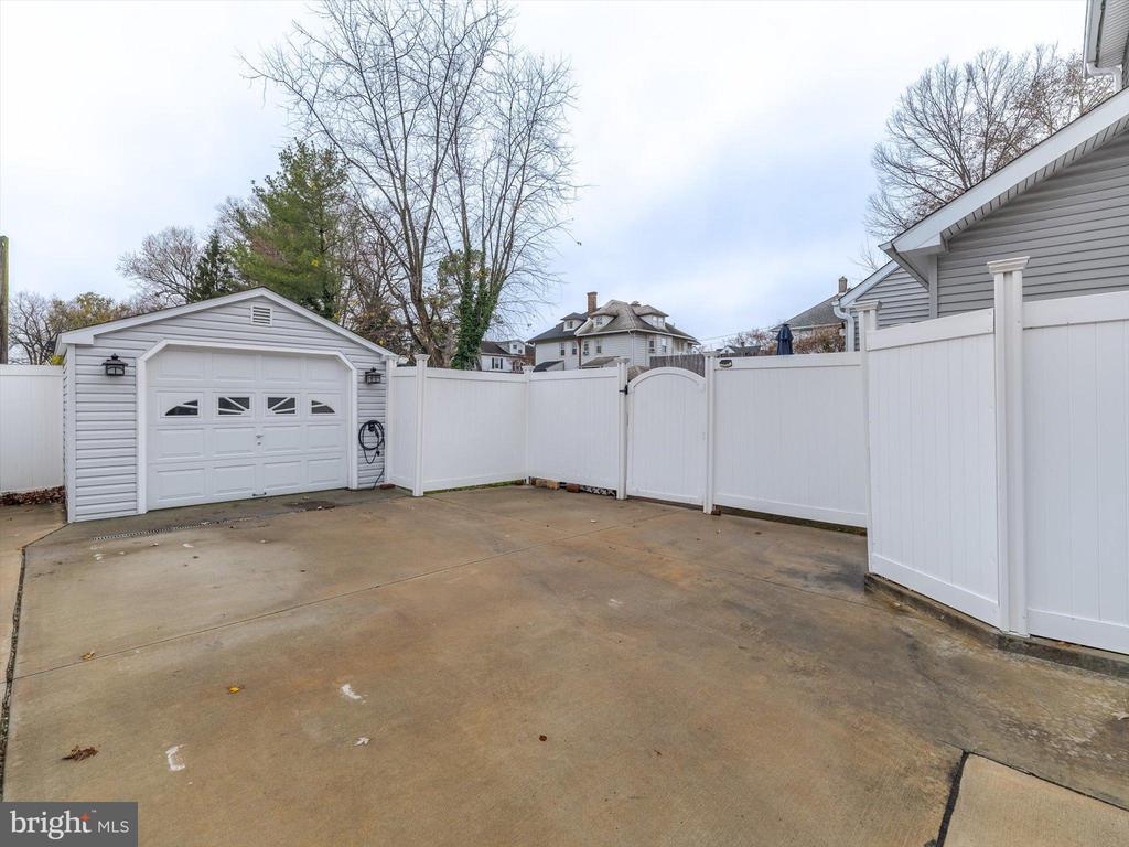 908 AMOSLAND ROAD
