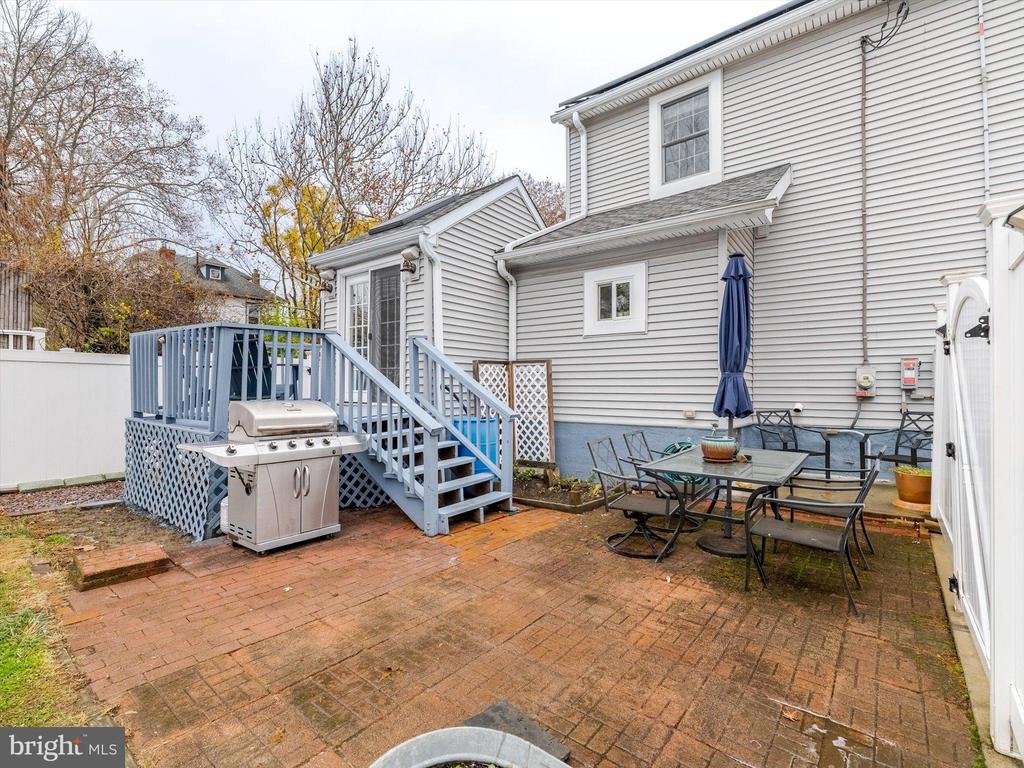 908 AMOSLAND ROAD