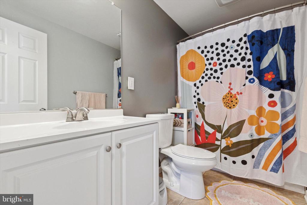 233 OXFORD CIRCLE