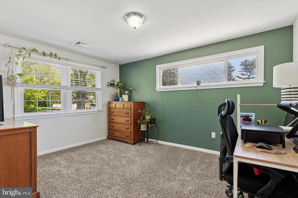 233 OXFORD CIRCLE