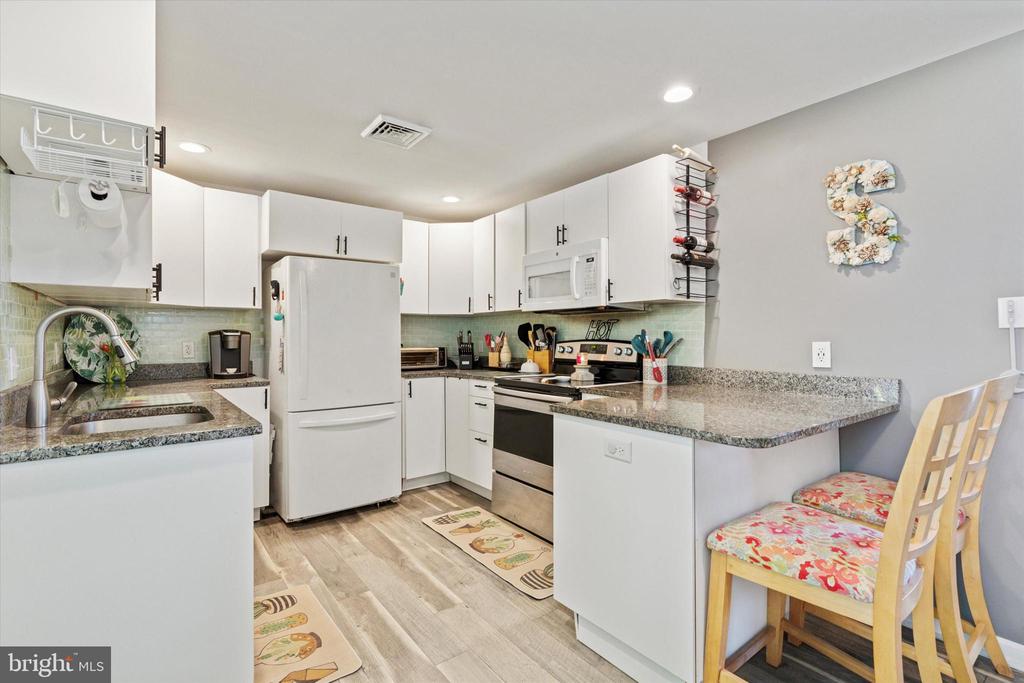 233 OXFORD CIRCLE