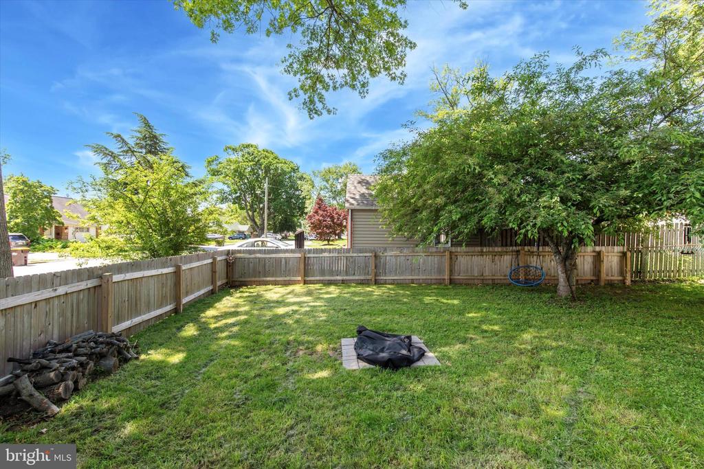 233 OXFORD CIRCLE