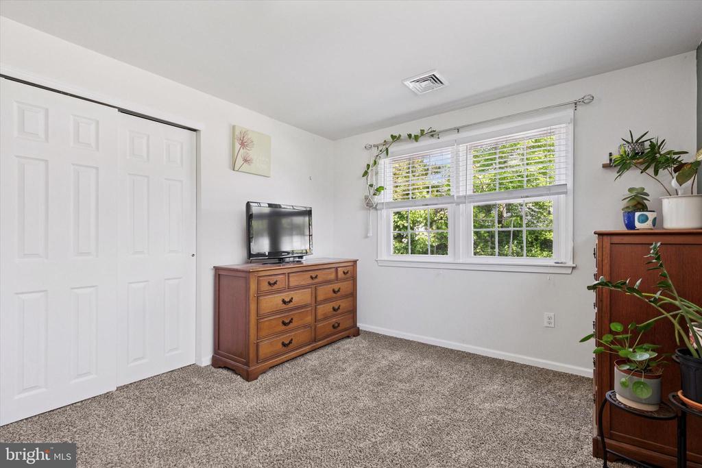 233 OXFORD CIRCLE