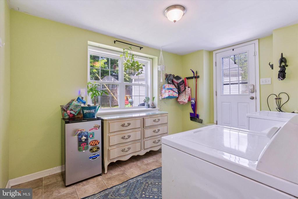 233 OXFORD CIRCLE