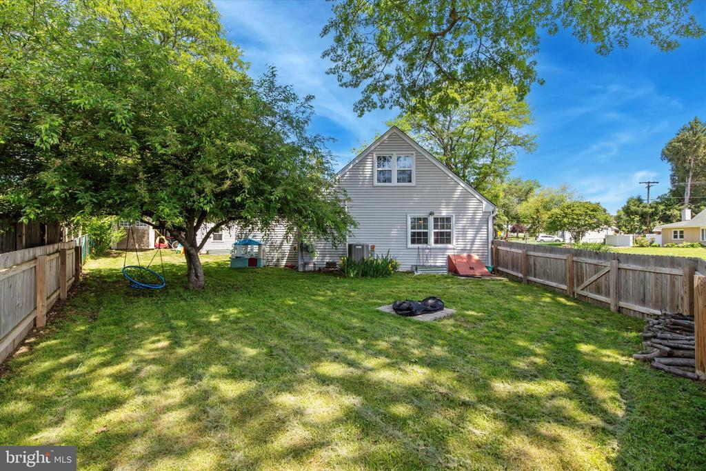 233 OXFORD CIRCLE