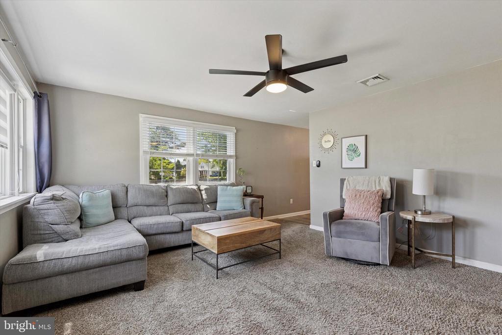 233 OXFORD CIRCLE