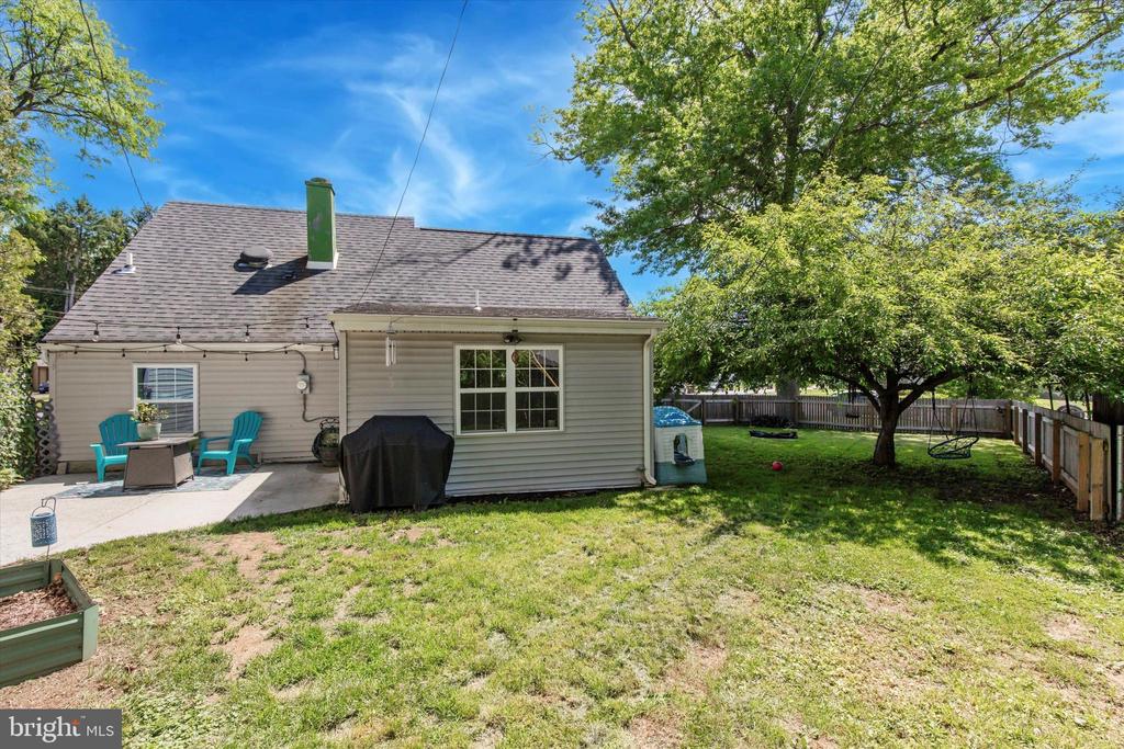 233 OXFORD CIRCLE