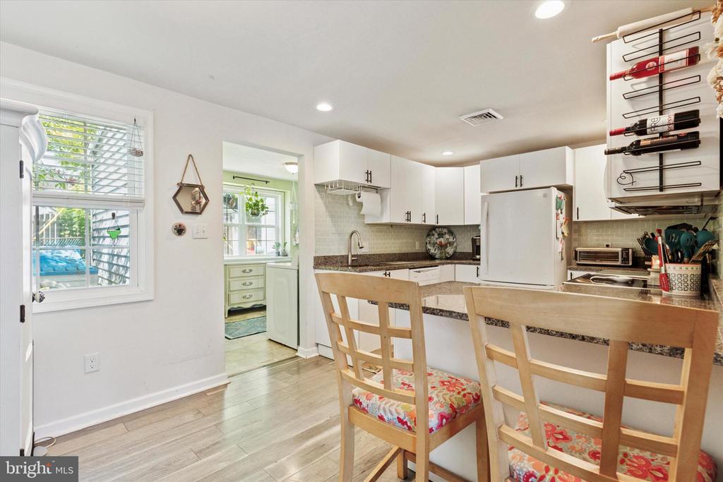233 OXFORD CIRCLE