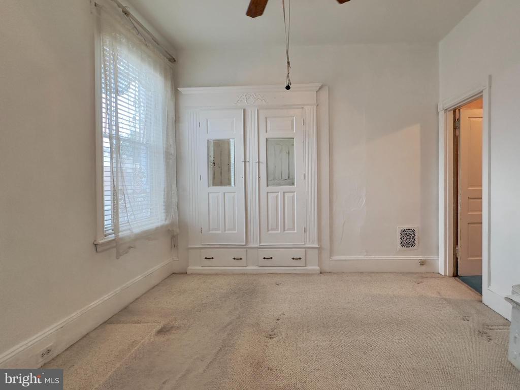 542 N CREIGHTON STREET