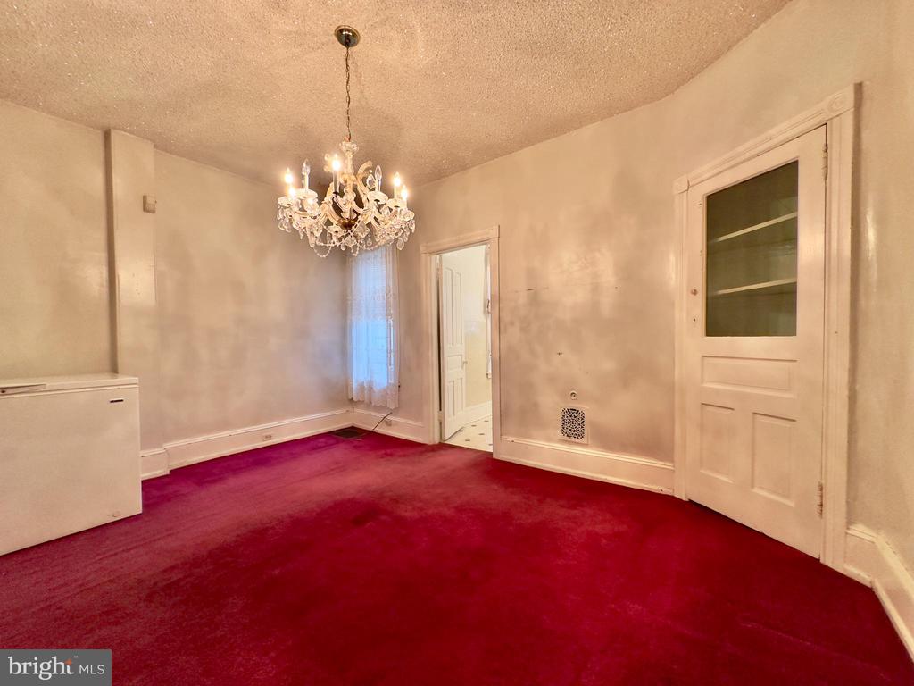 542 N CREIGHTON STREET