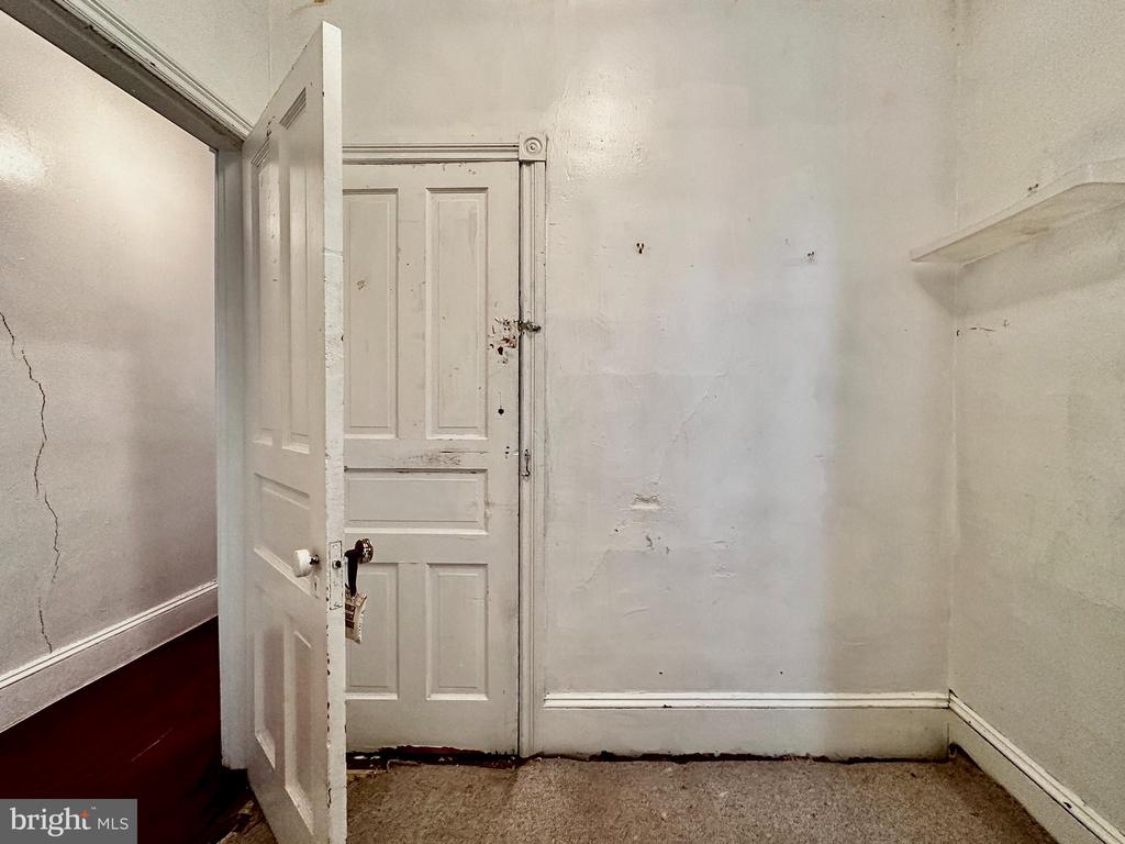 542 N CREIGHTON STREET