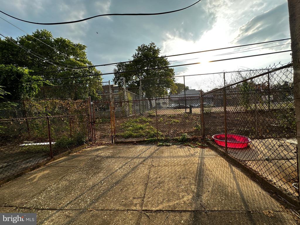 542 N CREIGHTON STREET