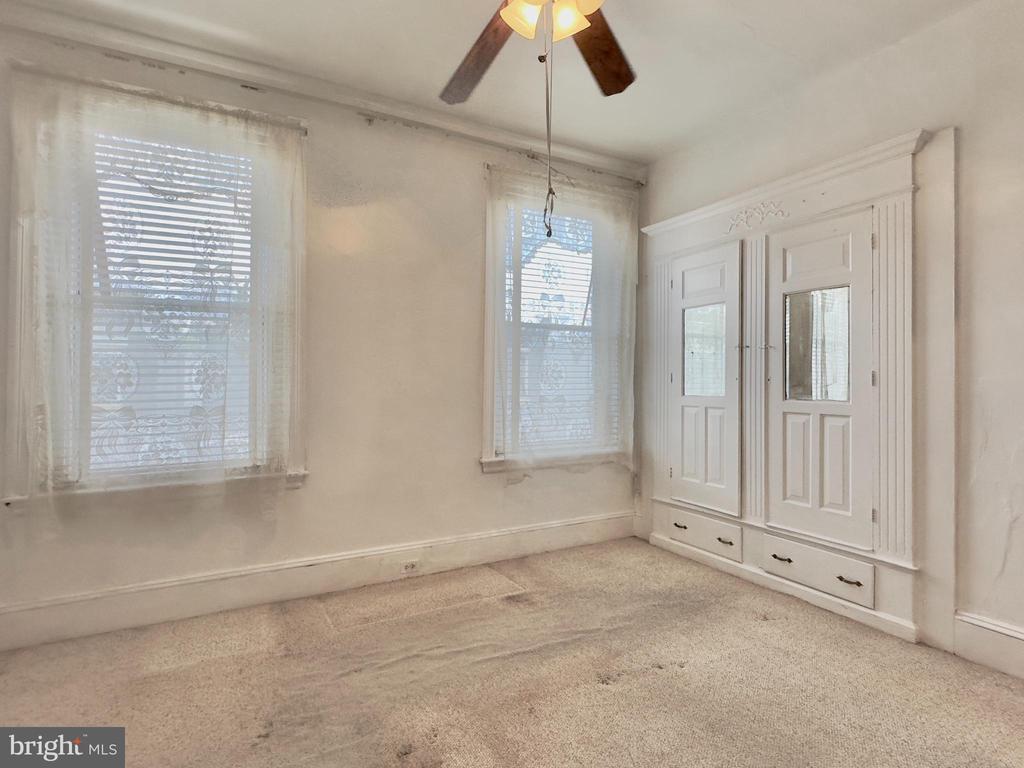 542 N CREIGHTON STREET