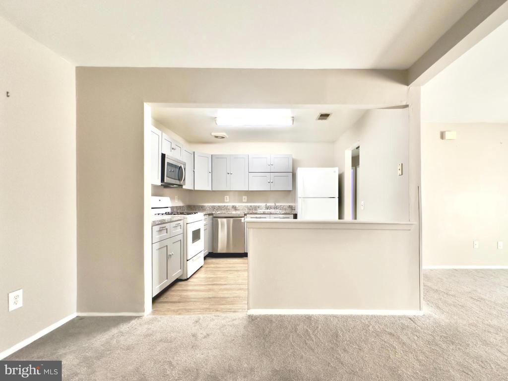 127 BENJAMIN COURT Unit: F127