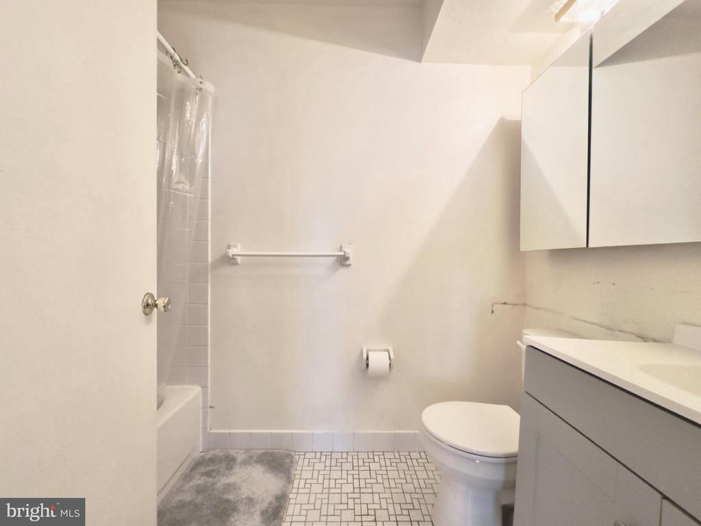 127 BENJAMIN COURT Unit: F127