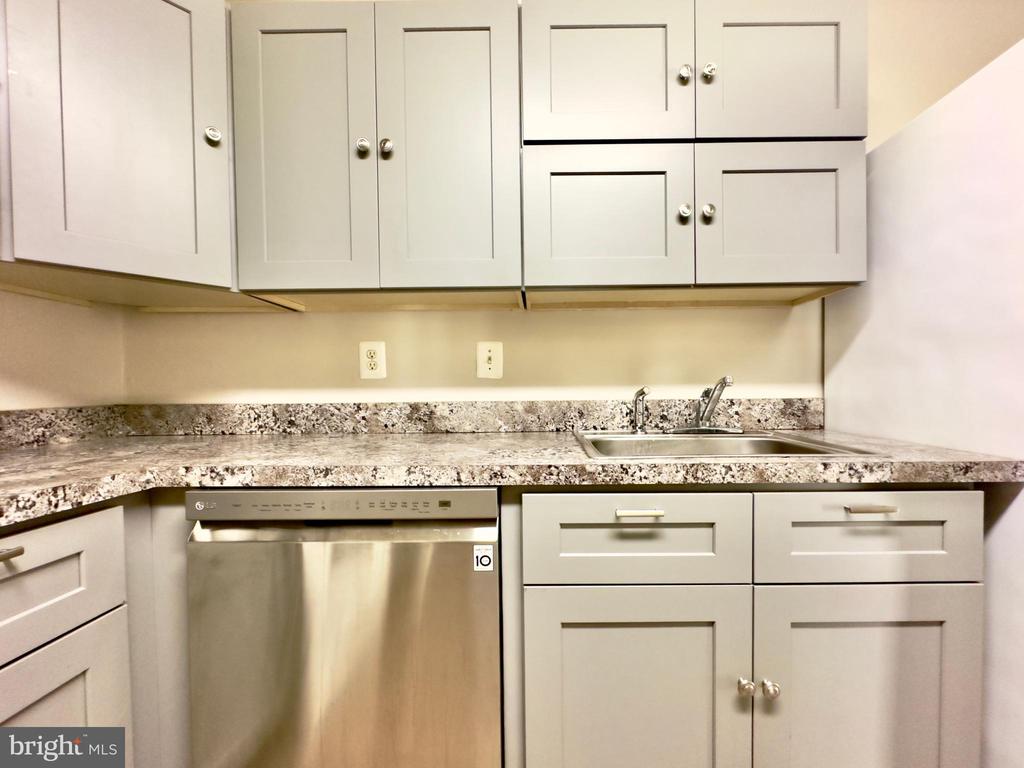 127 BENJAMIN COURT Unit: F127