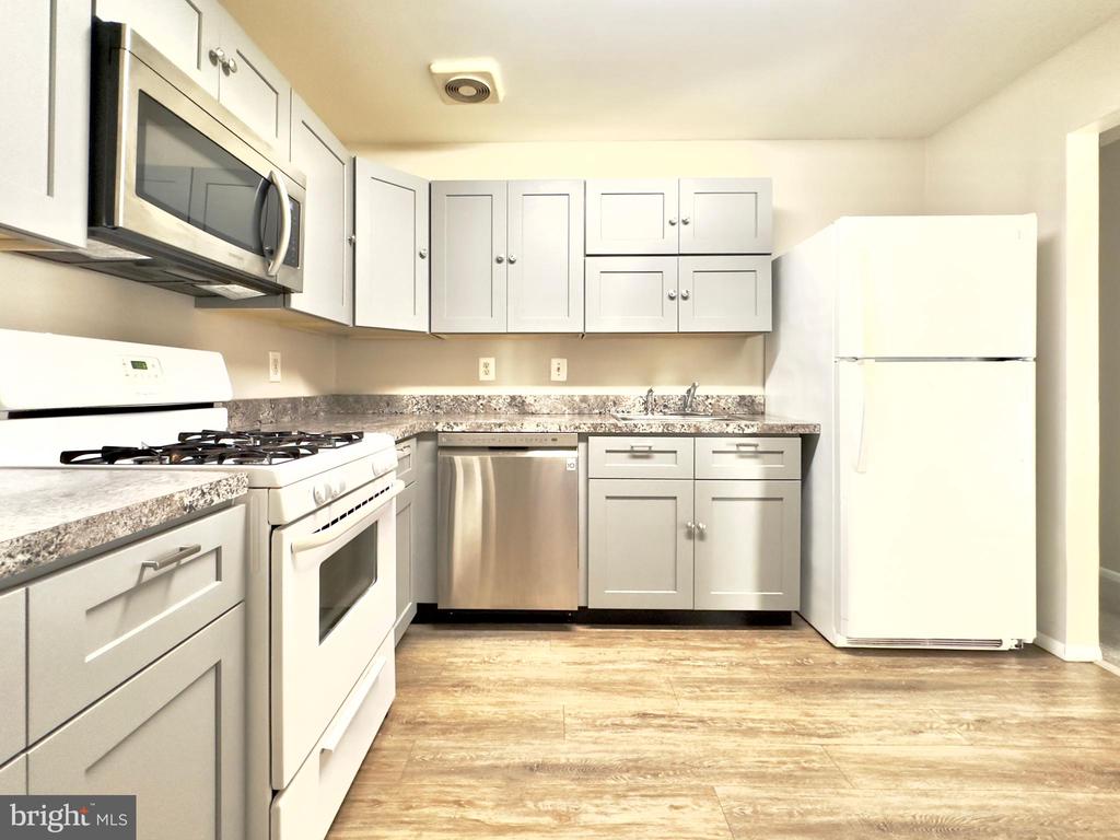 127 BENJAMIN COURT Unit: F127