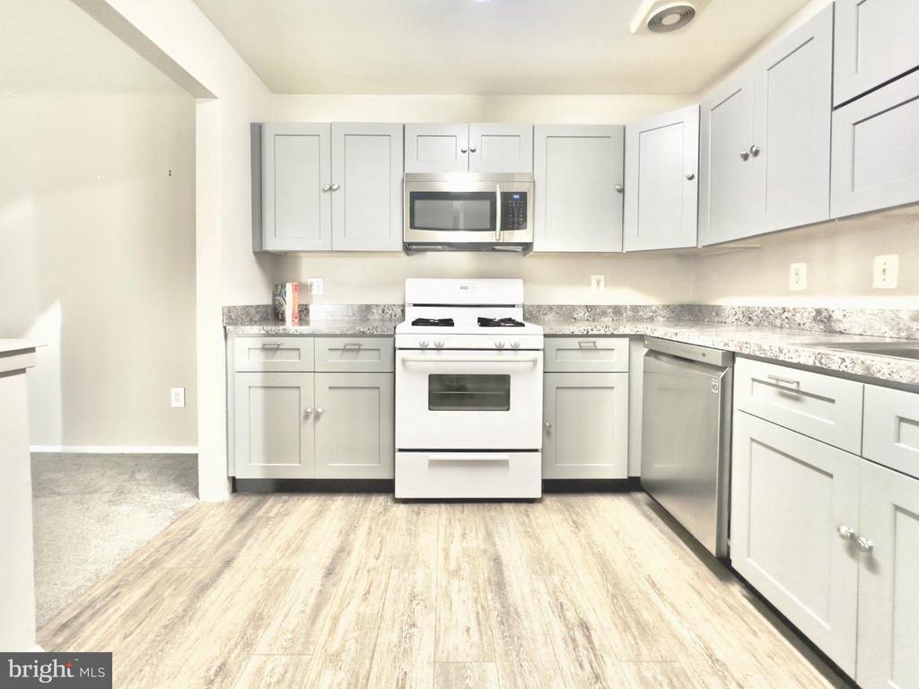 127 BENJAMIN COURT Unit: F127