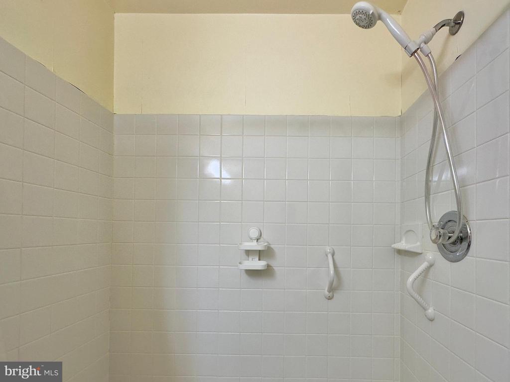 127 BENJAMIN COURT Unit: F127