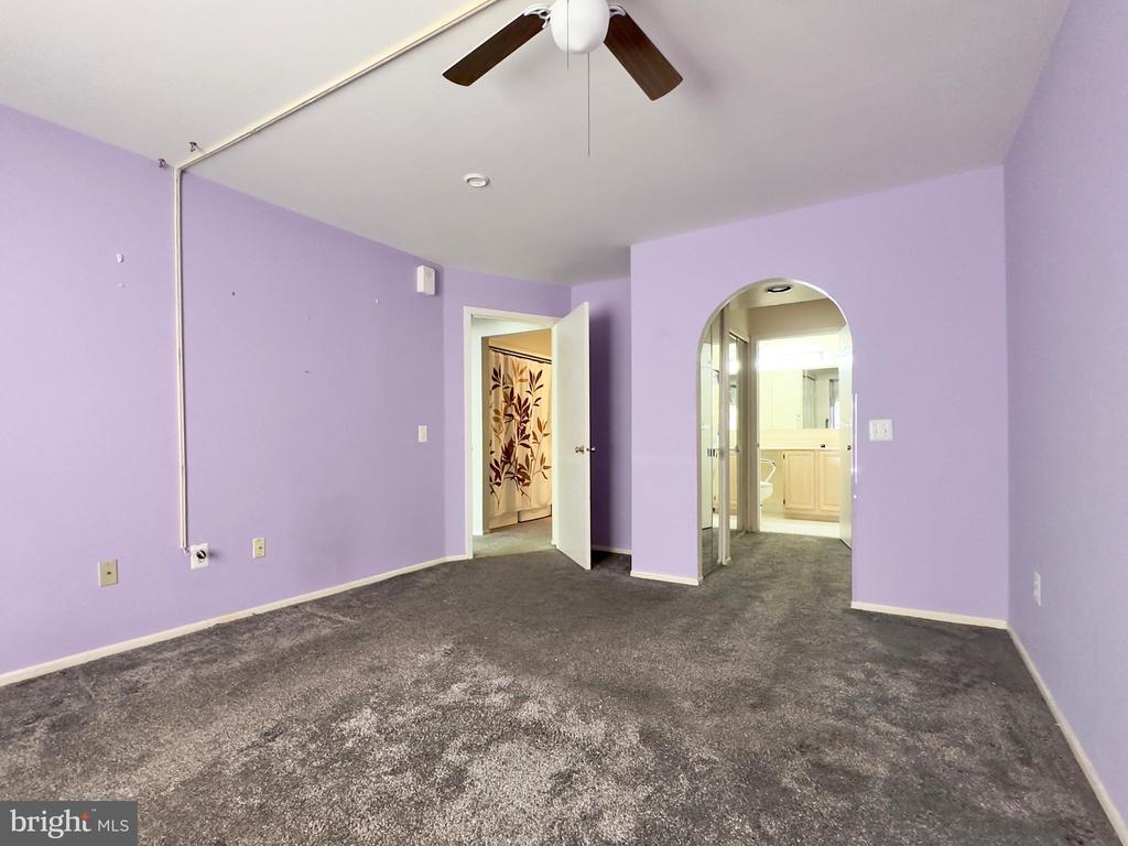 127 BENJAMIN COURT Unit: F127