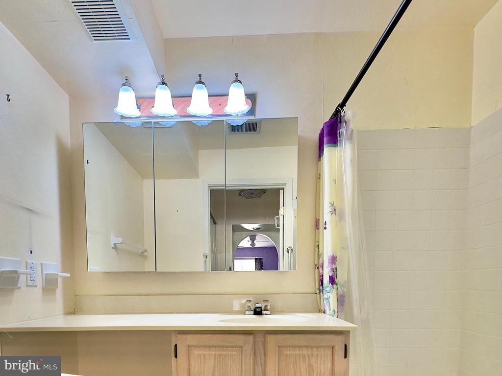 127 BENJAMIN COURT Unit: F127