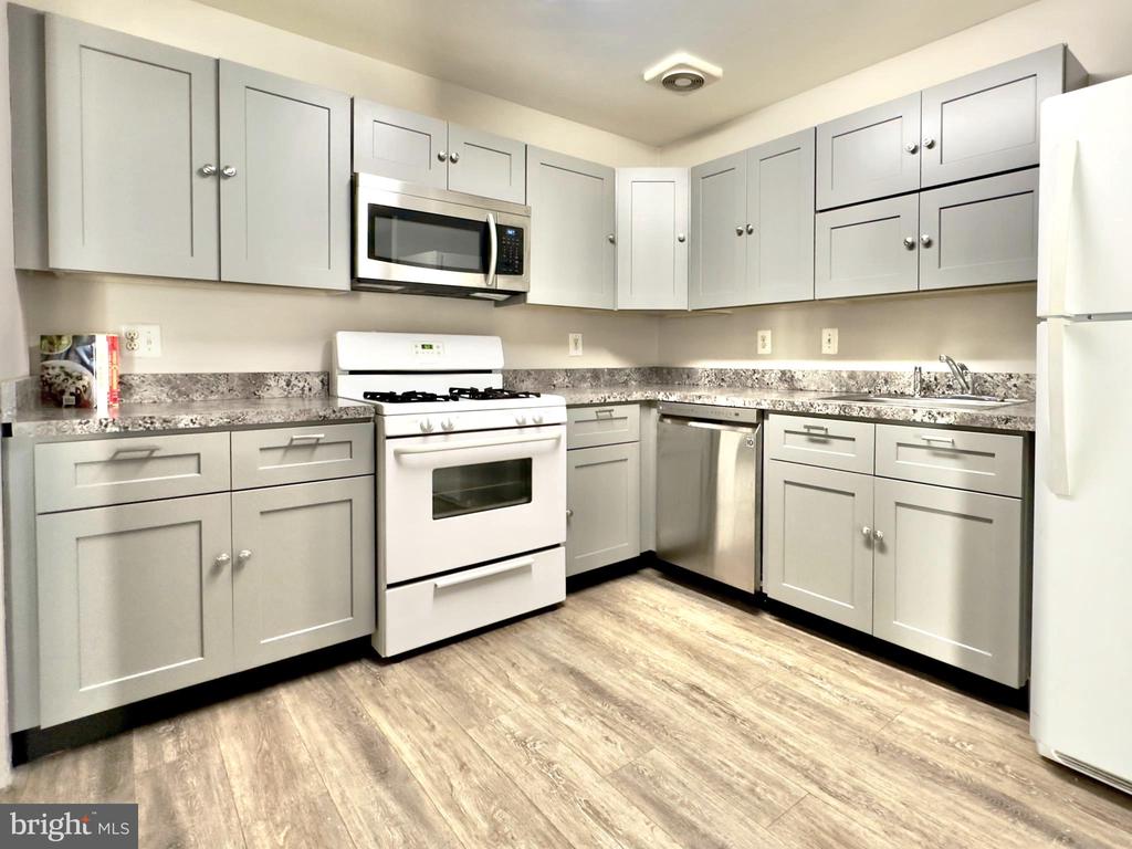 127 BENJAMIN COURT Unit: F127