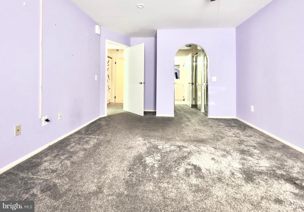 127 BENJAMIN COURT Unit: F127