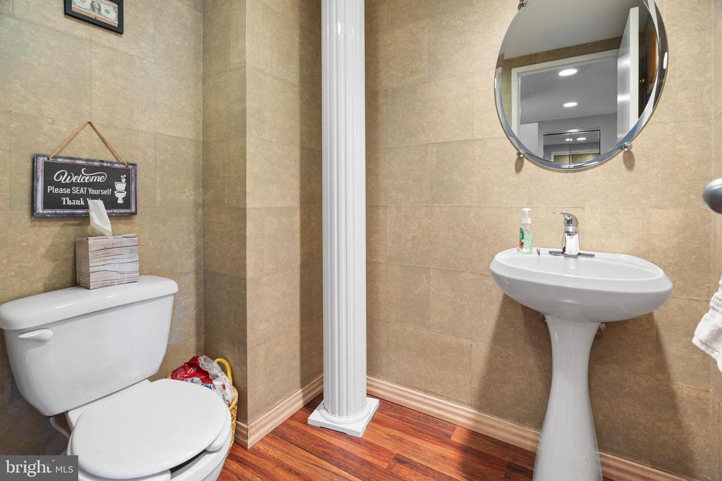 200 LOMBARD STREET Unit: 713