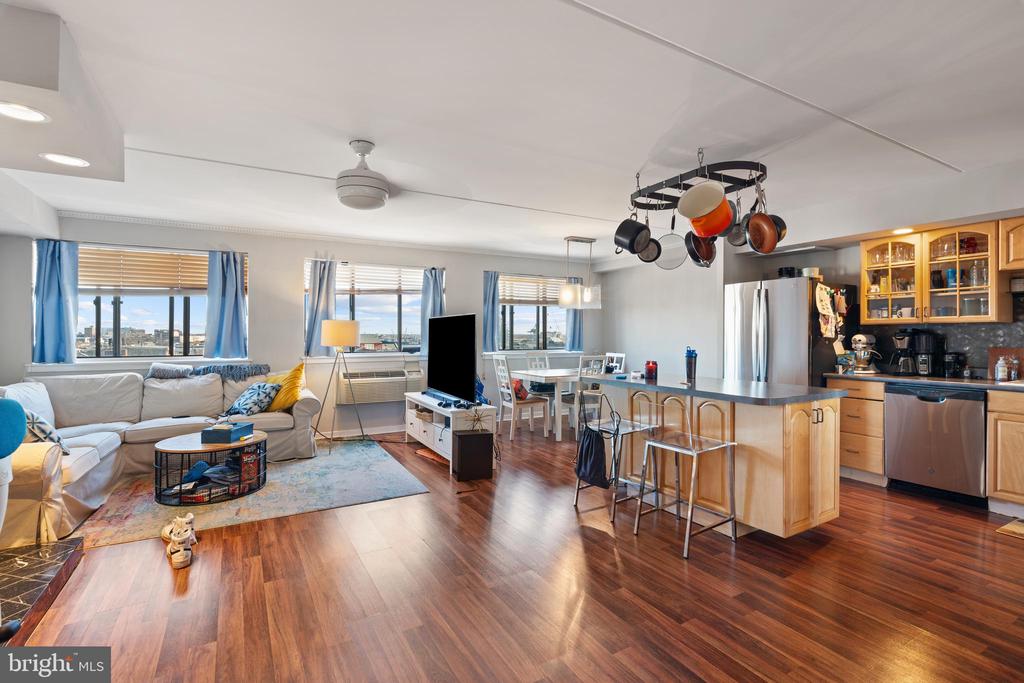 200 LOMBARD STREET Unit: 713