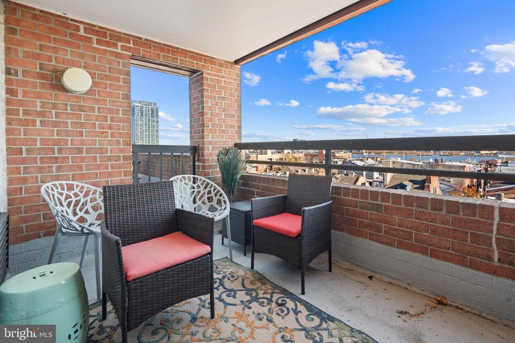 200 LOMBARD STREET Unit: 713