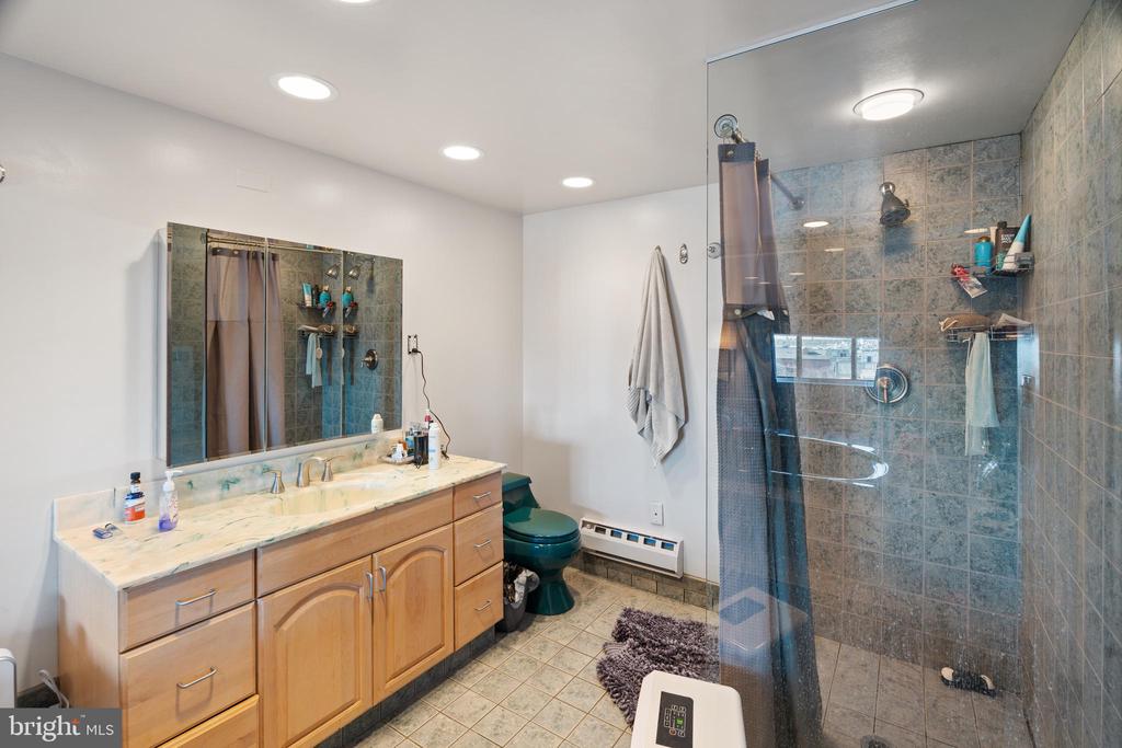 200 LOMBARD STREET Unit: 713