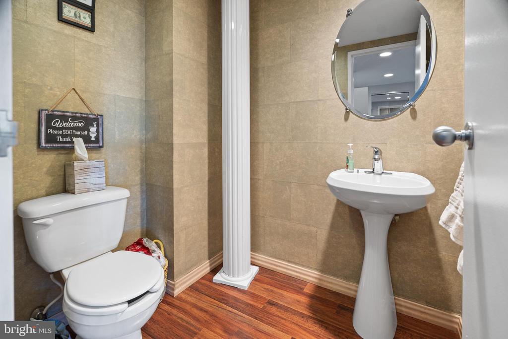 200 LOMBARD STREET Unit: 713