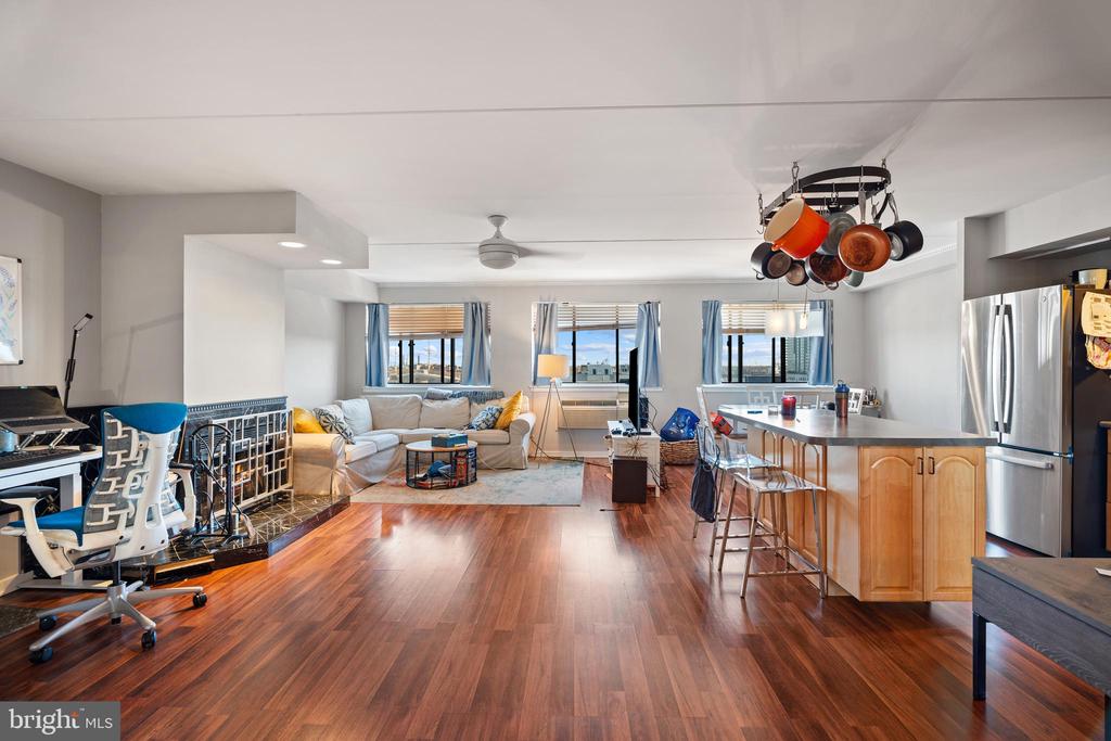 200 LOMBARD STREET Unit: 713