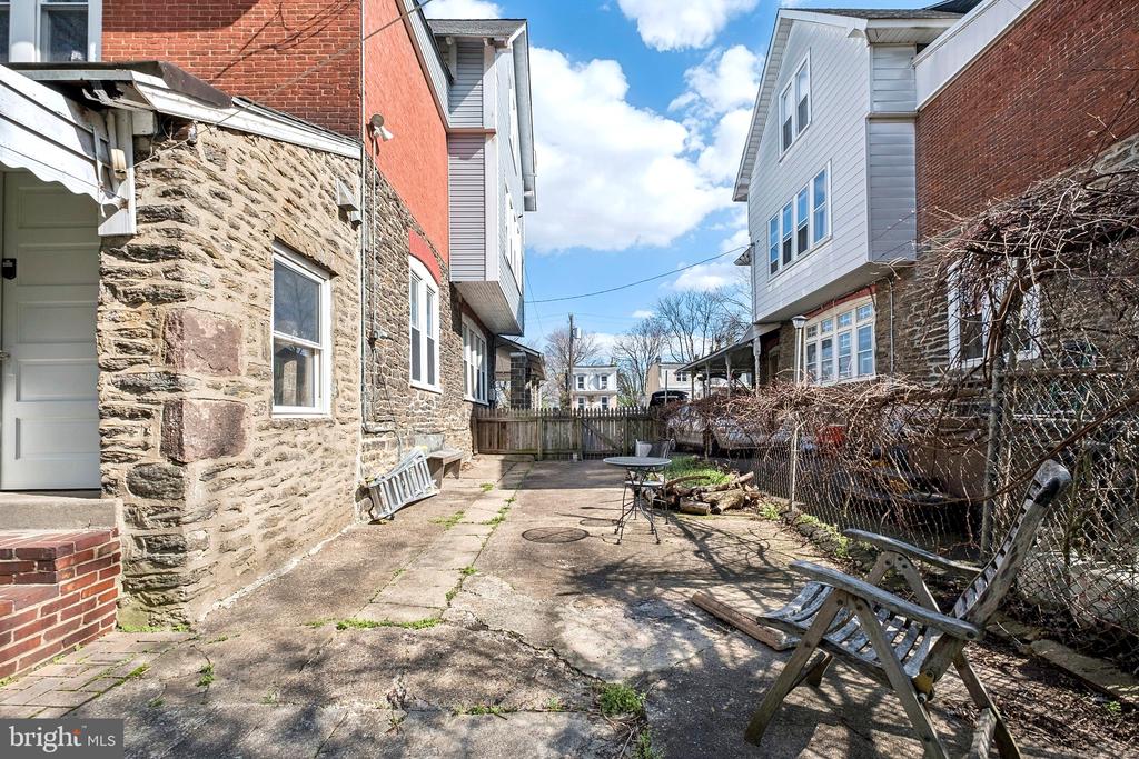 423 E HIGH STREET